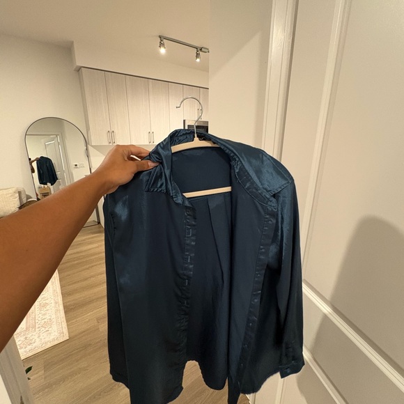 PrettyLittleThing Teal Satin Tie-Front Blouse - Picture 4 of 4